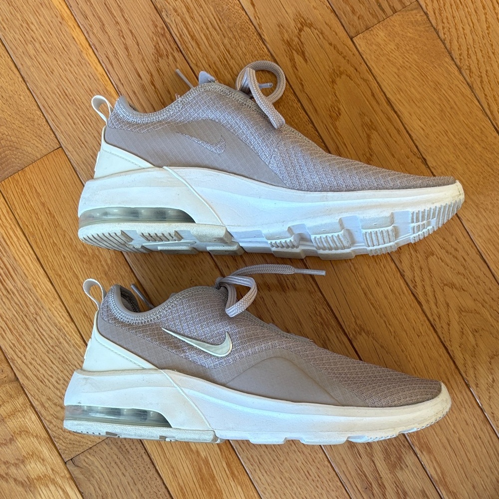 🩶 Women’s Nike Light Gray and White Sneakers 👟